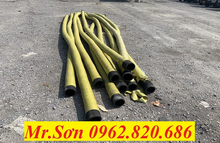 ống dẫn xi măng trên xe mooc chở xi măng rời