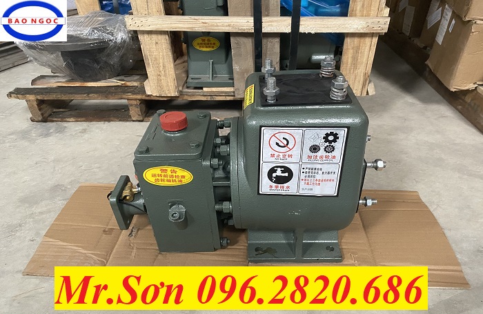 bơm nước 60m3 xe xitec chở nước rửa đường, tưới cây