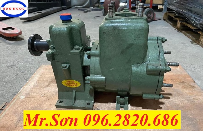 bơm nước 40m3 xe xitec nước rửa đường, tưới cây
